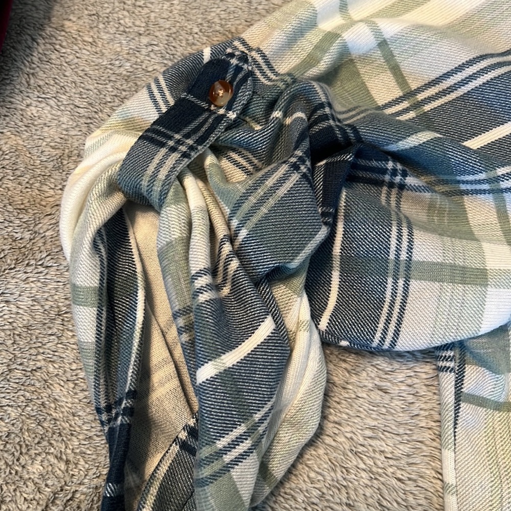 Button down top - Picture 2 of 3